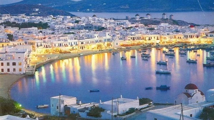 Η ντόλτσε βίτα των ληστών των Βορείων Προαστίων και η εμπλοκή γνωστού μπον βιβέρ της Μυκόνου